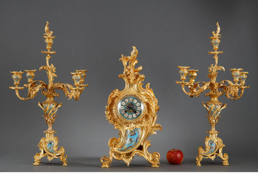 独角鹿西洋古董摆件洛可可风格铜鎏金雕饰珐琅座钟烛台三件套 商品图1