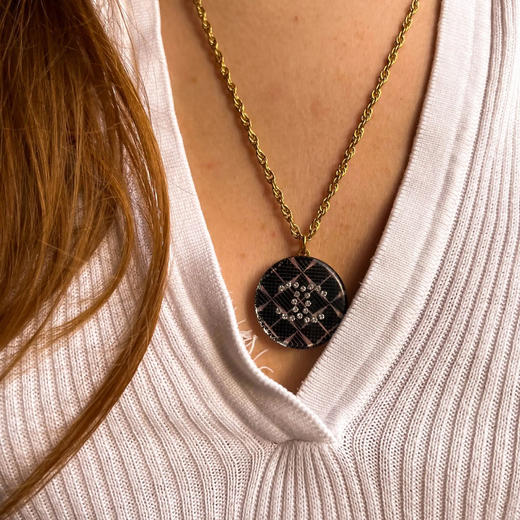 订购6周到｜Gigi Paris-Chanel-黑色 水钻 菱格 中古纽扣 项链［法国设计师］ 商品图3