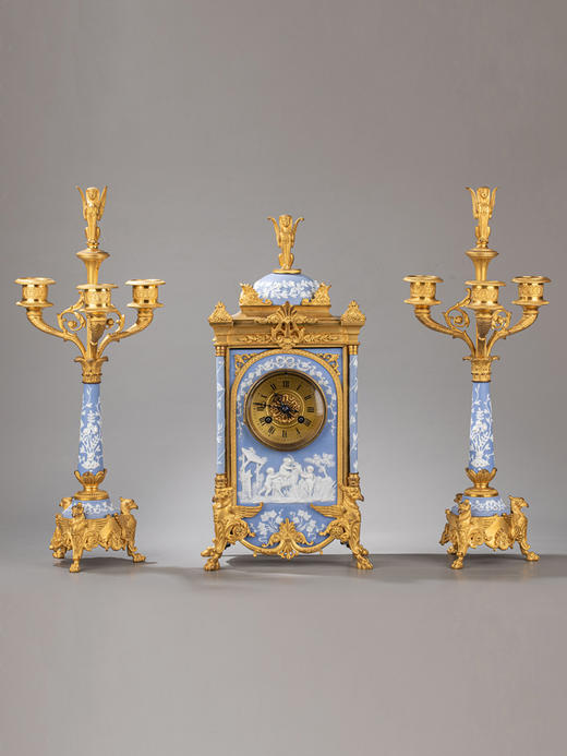 独角鹿西洋古董帝政风韦奇伍德陶瓷浮雕画铜鎏金座钟烛台三件套 商品图0