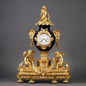 独角鹿西洋古董法国塞弗尔瓷窑天使主题铜鎏金镶嵌蓝色瓷器座钟