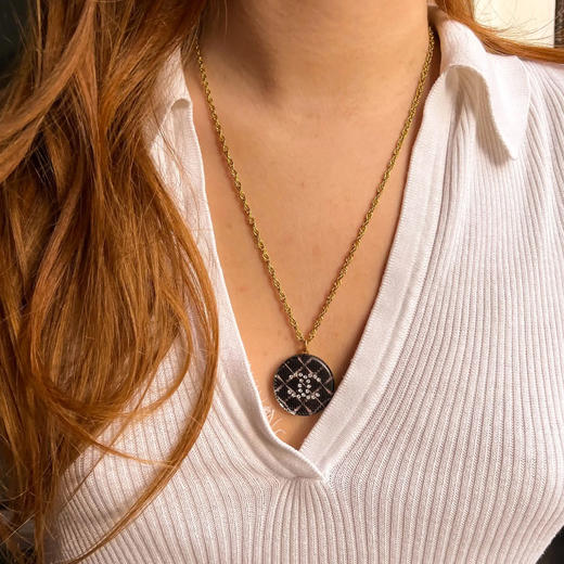 订购6周到｜Gigi Paris-Chanel-黑色 水钻 菱格 中古纽扣 项链［法国设计师］ 商品图0