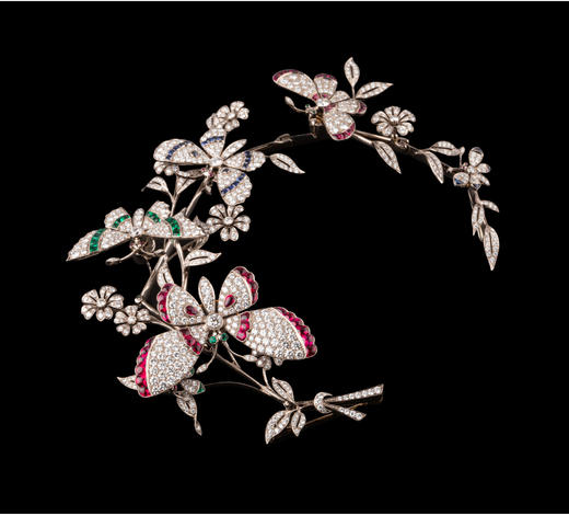 独角鹿西洋古董18K白金镶嵌红蓝宝石祖母绿钻石蝶恋花颤动式胸针 商品图2