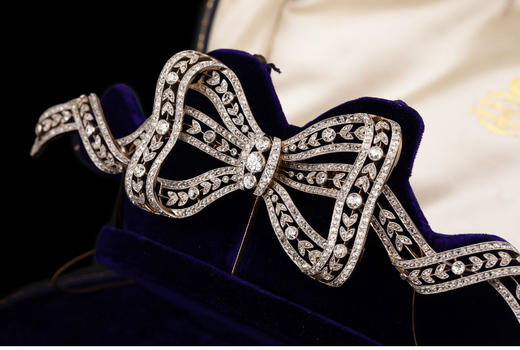 独角鹿西洋古董珠宝Carrington & Co18K黄金铂金镶钻石蝴蝶结冠冕 商品图3