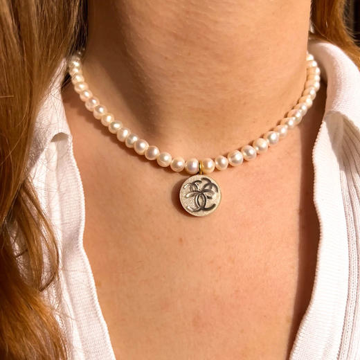 订购6周到｜Gigi Paris-Chanel-灰色 中古纽扣 珍珠 项链［法国设计师］ 商品图0
