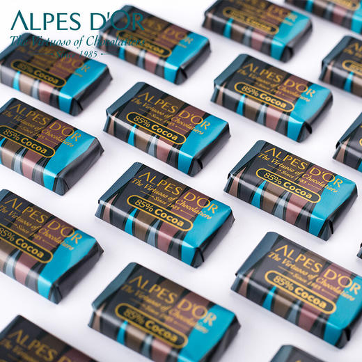 【中欧班列精选2盒】瑞士爱普诗巧克力 原装进口Alpes 浓度 74% /85%黑巧克力 牛奶榛仁咖啡巧克力 135g/盒   夏季加冰发货 商品图13