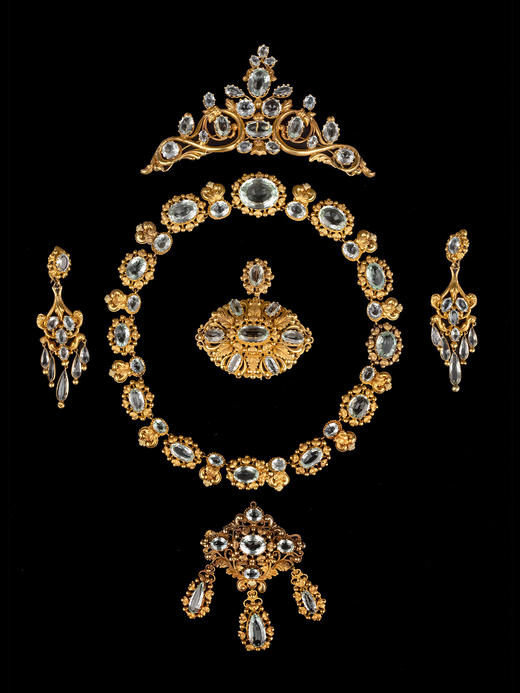 独角鹿西洋古董珠宝首饰套装浪漫主义风格黄金雕花镶嵌海蓝宝石 商品图0