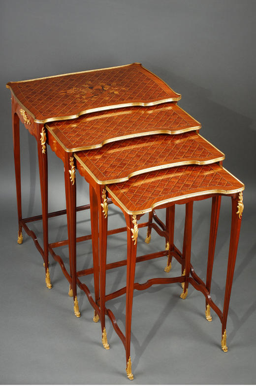 独角鹿西洋古董家具铜鎏金雕饰细木镶葡萄藤蔓与古典酒器主题套桌 商品图3