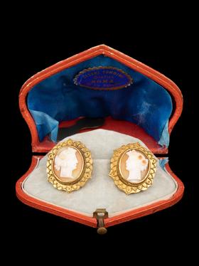 独角鹿西洋古董珠宝首饰黄金丝古典女神卡梅奥Cameo贝壳浮雕耳坠