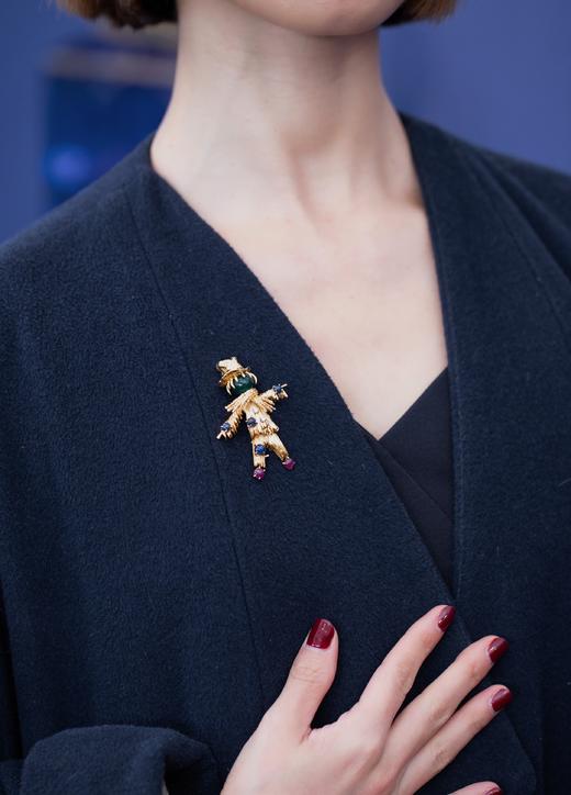 独角鹿西洋古董法国18K金镶嵌绿玉髓蓝宝石红宝石钻石稻草人胸针 商品图1