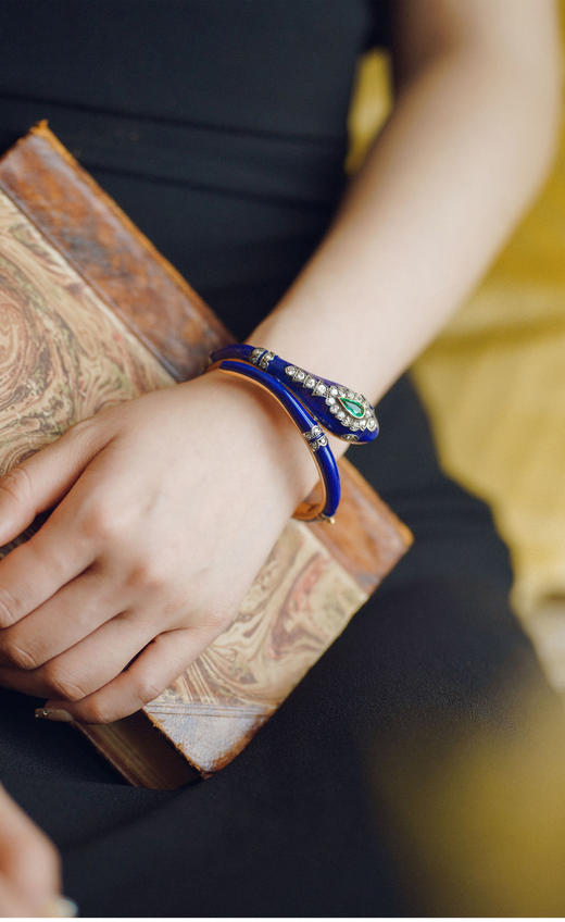 独角鹿西洋古董维多利亚时期18K金蓝色珐琅镶钻石祖母绿蛇形手镯 商品图1