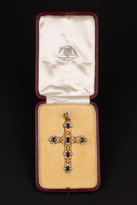 独角鹿西洋古董18K黄金镶蓝宝石老切钻石拉丝花卉镂空十字架吊坠 商品图1