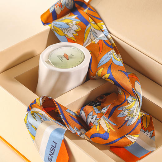 栖溪x万事利丝巾礼盒  嗅闻东方香气 难忘颈间风华 香薰蜡烛丝绸方巾 商品图4