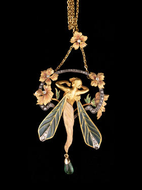 独角鹿西洋古董珠宝名坊18K黄金钻石祖母绿空窗珐琅花卉仙女吊坠