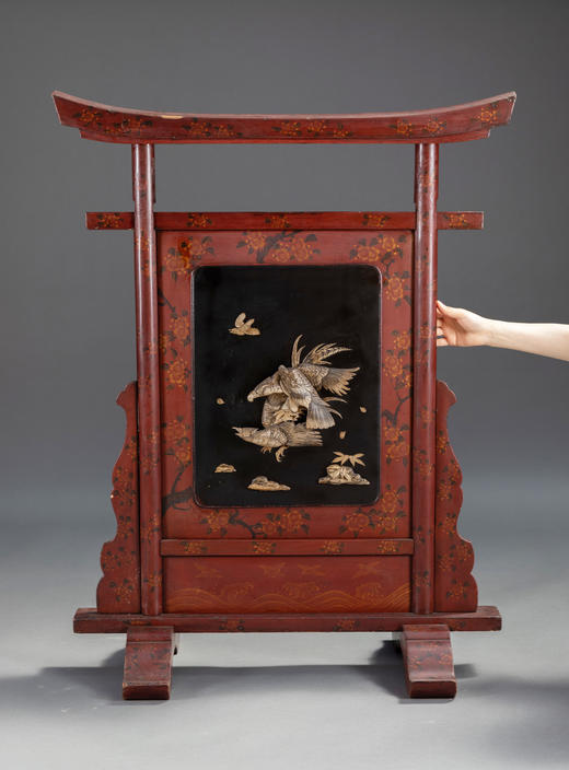 独角鹿西洋古董中国出品雄鹰主题红黑双色漆木骨雕桌屏插屏屏风 商品图1