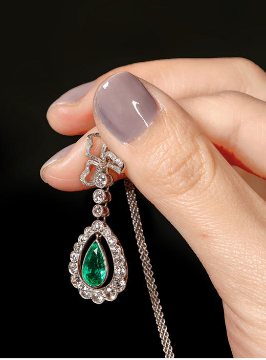 独角鹿西洋古董珠宝首饰铂金镶钻石祖母绿缎带蝴蝶结水滴形吊坠 商品图2