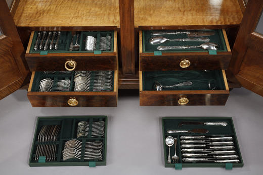 独角鹿西洋古董家具G. Ludovic胡桃木雕花双开玻璃门餐具收纳柜 商品图3