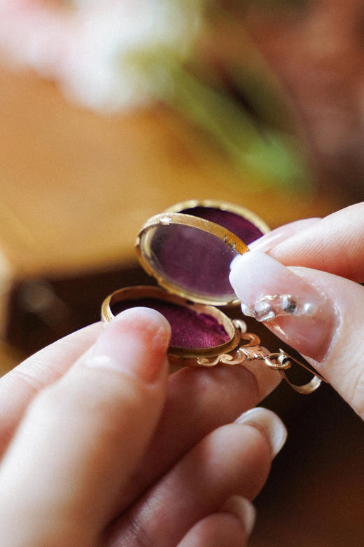 国内现货独角鹿西洋古董首饰鸢尾花扣头镶天然珍珠18k金相框吊坠 商品图4