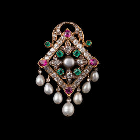 独角鹿西洋古董珠宝欧洲18K金镶红宝石祖母绿钻石天然珍珠胸针