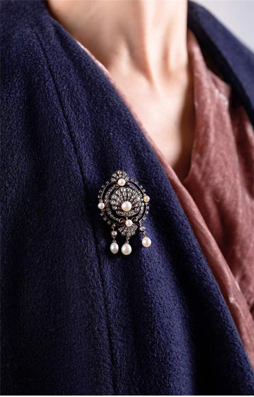 独角鹿西洋古董法国18K金纯银镶钻石与天然海水珍珠贝壳造型胸针 商品图1