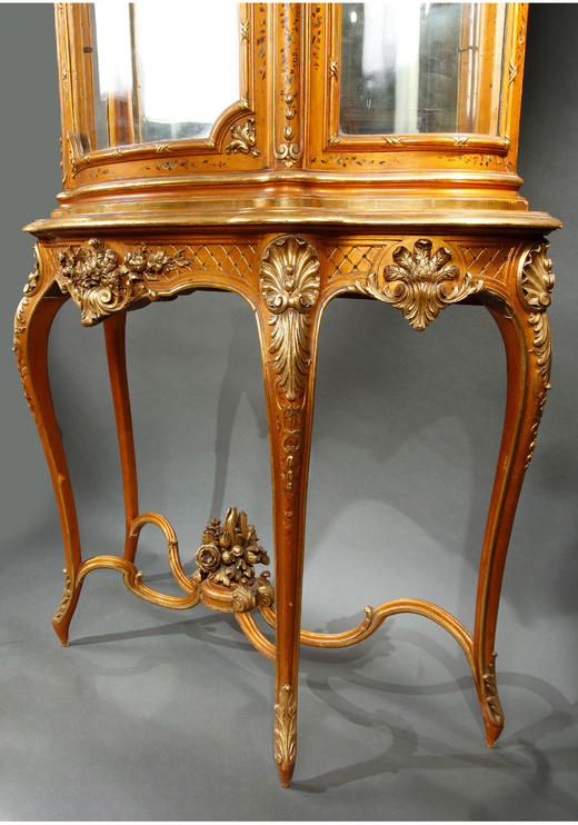 独角鹿西洋古董家具法国羽毛纹章雕饰金地马丁漆弧形玻璃展示柜 商品图3