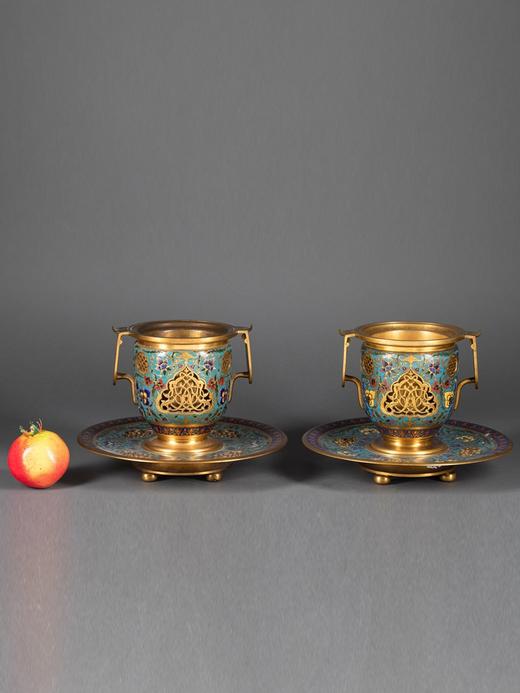 独角鹿西洋古董法国工坊铜鎏金镂雕东方花卉錾胎珐琅双耳罐一对 商品图1