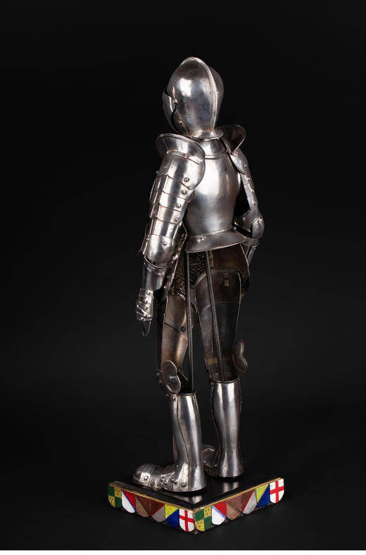 独角鹿西洋古董英国出品中世纪骑士佩长剑斗盾全身板甲模型摆件 商品图3