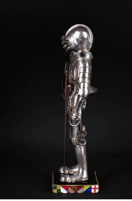 独角鹿西洋古董英国出品中世纪骑士佩长剑斗盾全身板甲模型摆件 商品图2