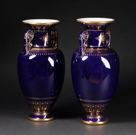 独角鹿西洋古董塞弗尔瓷器描金铂金帝王蓝釉Amphora器型瓷瓶一对
