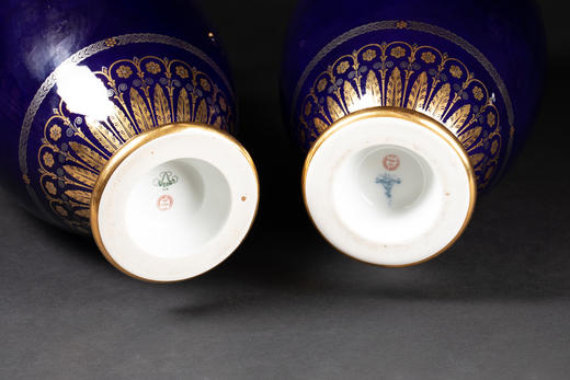 独角鹿西洋古董塞弗尔瓷器描金铂金帝王蓝釉Amphora器型瓷瓶一对 商品图4