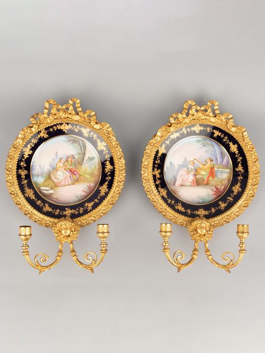 独角鹿西洋古董精雕铜鎏金镶嵌宫廷爱恋主题瓷面画壁式烛台一对 商品图0