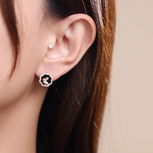 【钱兔无量】925银针小兔子耳钉女独特设计感红色耳环气质温柔2022年新款耳饰 商品图5