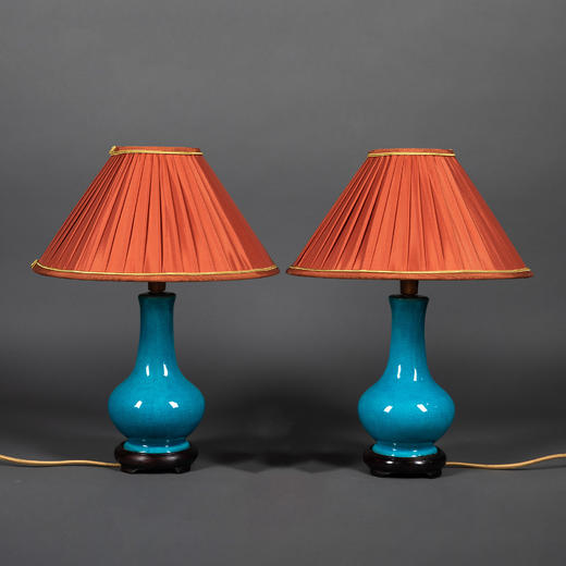 独角鹿西洋古董法国黑漆木四足底座冰裂纹开片蓝釉瓷瓶台灯一对 商品图0