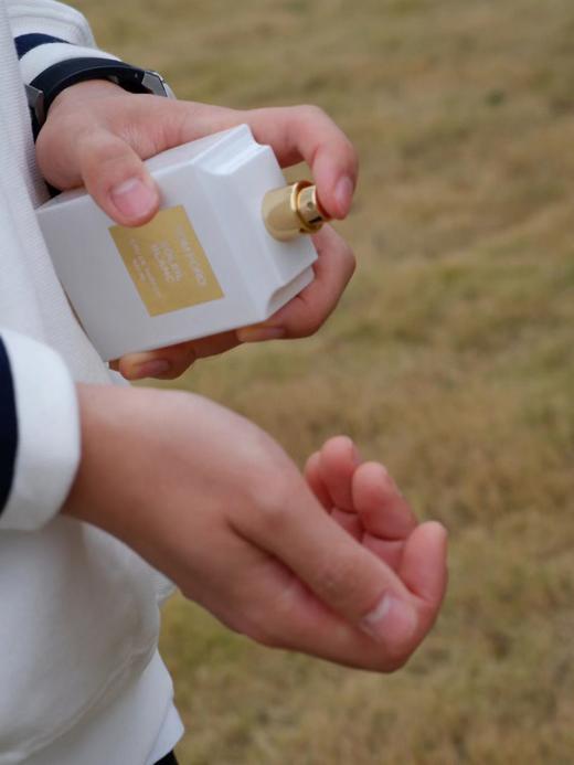 TF男女通吃的椰子香 soleol blanc阳光琥珀，诱人的椰奶香温暖却又不会过分温柔，前调的粉红胡椒夹杂着后调的椰子，让这款香水整体呈现出一种奶凶奶凶的感觉，很容易被人记住！ 商品图3