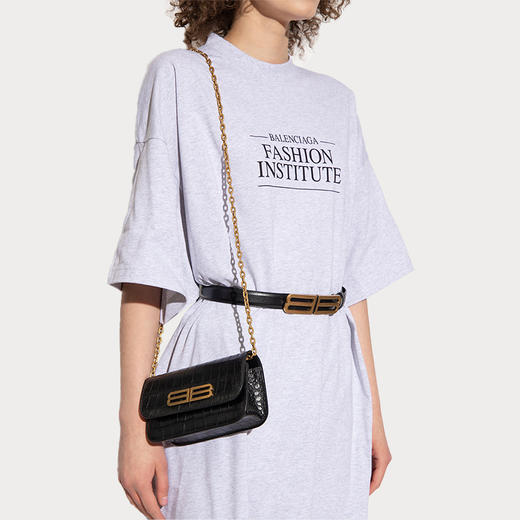 BALENCIAGA 巴黎世家 女士鳄鱼压纹 BB 金属徽标链条单肩包 黑色 688894 23ECM 1000 商品图3