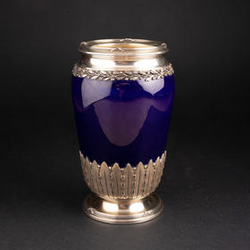 独角鹿西洋古董摆件19世纪法国路易⼗六风格纯银雕花蓝釉陶瓷花瓶