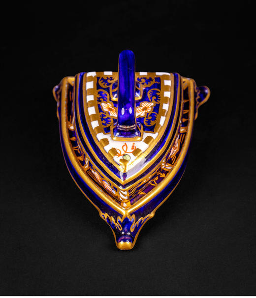 独角鹿西洋古董英国瓷窑出品日本伊万里纹样彩绘描金熨斗瓷器摆件 商品图3