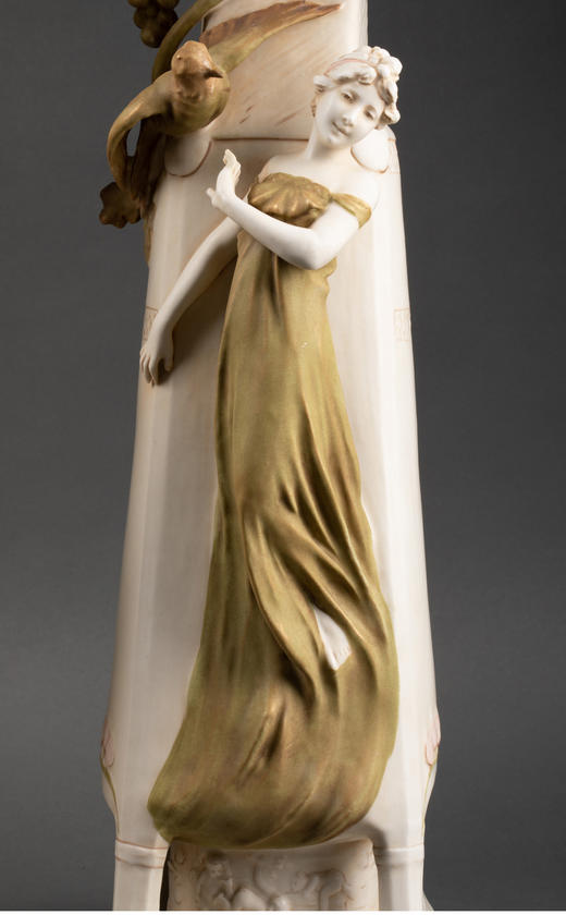 独角鹿西洋古董波西米亚新艺术风格少女飞鸟与葡萄果实陶瓷瓶一对 商品图2