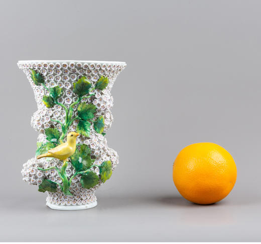 独角鹿西洋古董德国梅森瓷器雪球花雀鸟与五月花手绘浮雕花瓶一对 商品图1