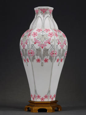 独角鹿西洋古董塞弗尔瓷器设计铜鎏金花卉主题Auxerre款瓷瓶