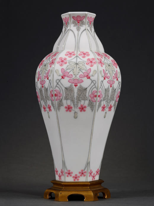 独角鹿西洋古董塞弗尔瓷器设计铜鎏金花卉主题Auxerre款瓷瓶 商品图0