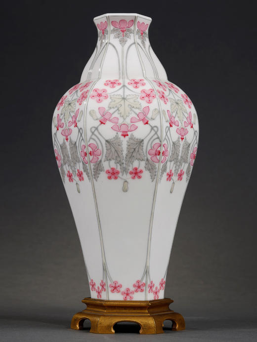 独角鹿西洋古董塞弗尔瓷器设计铜鎏金花卉主题Auxerre款瓷瓶 商品图3