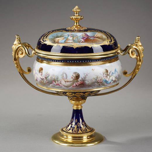 独角鹿西洋古董塞弗尔瓷窑出品路易十六风格天使主题带盖双耳樽 商品图0