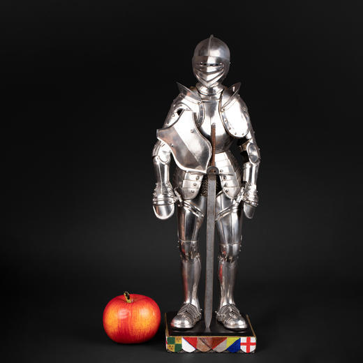 独角鹿西洋古董英国出品中世纪骑士佩长剑斗盾全身板甲模型摆件 商品图0