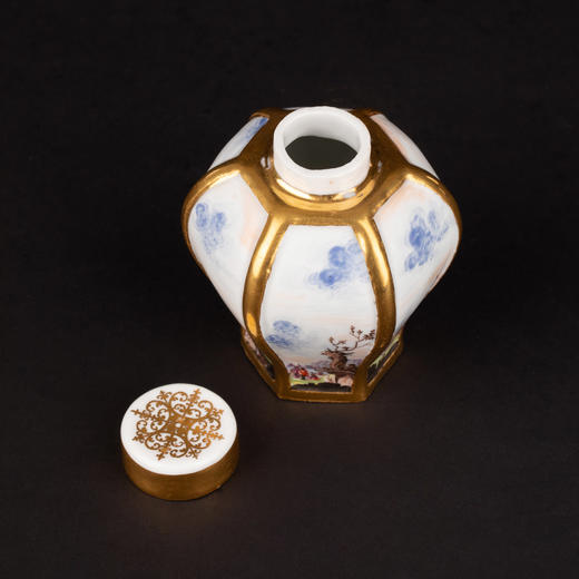 独角鹿西洋古董1725年代德国梅森出品鎏金手绘六棱形陶瓷茶叶盒 商品图4