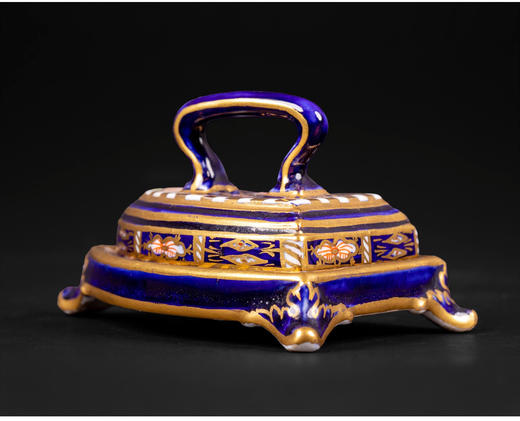 独角鹿西洋古董英国瓷窑出品日本伊万里纹样彩绘描金熨斗瓷器摆件 商品图1