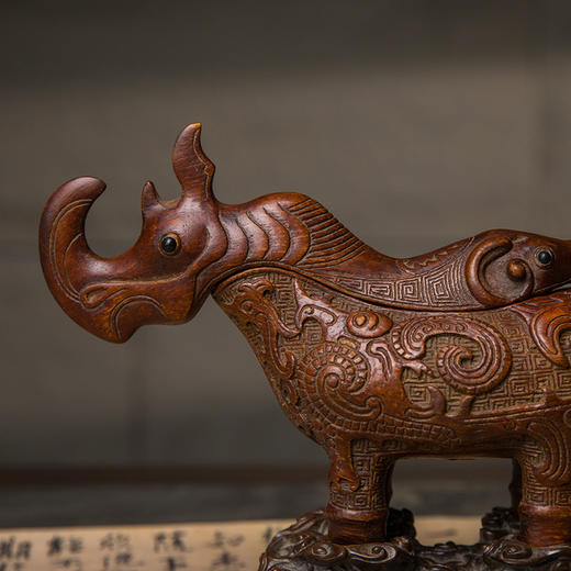 清 竹雕犀牛觥（红木座） 商品图1