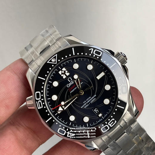 VS欧米茄300米潜水表詹姆斯·邦德-女王密使限量版，正品一表难求，值得珍藏的款式。每个男人心中都有一个007梦，冷酷，机智且勇敢。VS匠心打造，圆你007梦。男士腕表，硅胶表带，自动机械机芯，透底。 商品图13