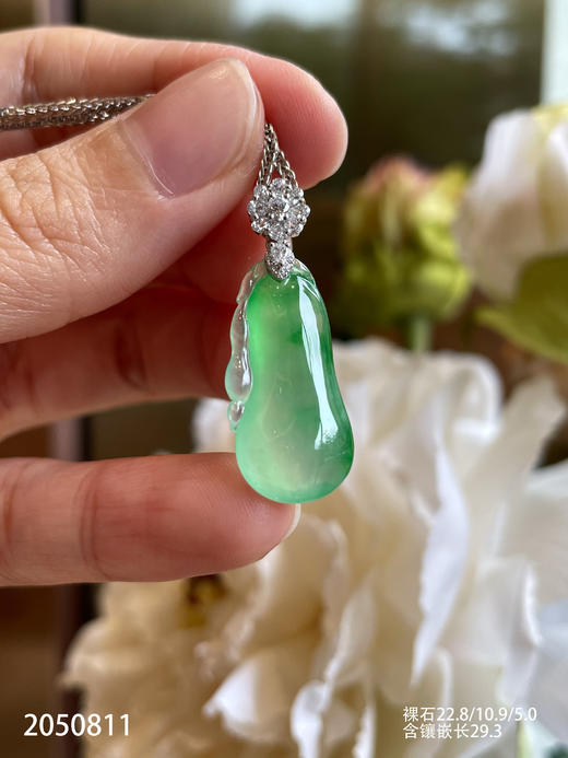 2050811，高冰飘翠福瓜吊坠。具体价格微信咨询 商品图0