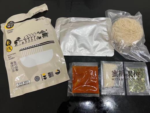 【2025新五批】麻辣鲜香，爽滑惹味，鹅杂料足，鲜辣够味【鹅滋道 鹅杂米线】独家产品，秘制配方，新鲜鹅胗手工切花，口感Q弹韧嫩，烧制时不靠香精调味，慢煮慢烧，激发酱料香气 商品图6