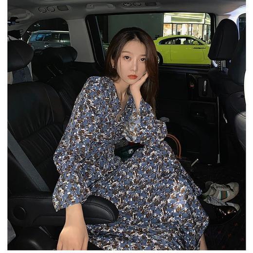 雪纺碎花v领长袖连衣裙女2021新款收腰显瘦气质喇叭袖中长款裙子 商品图2